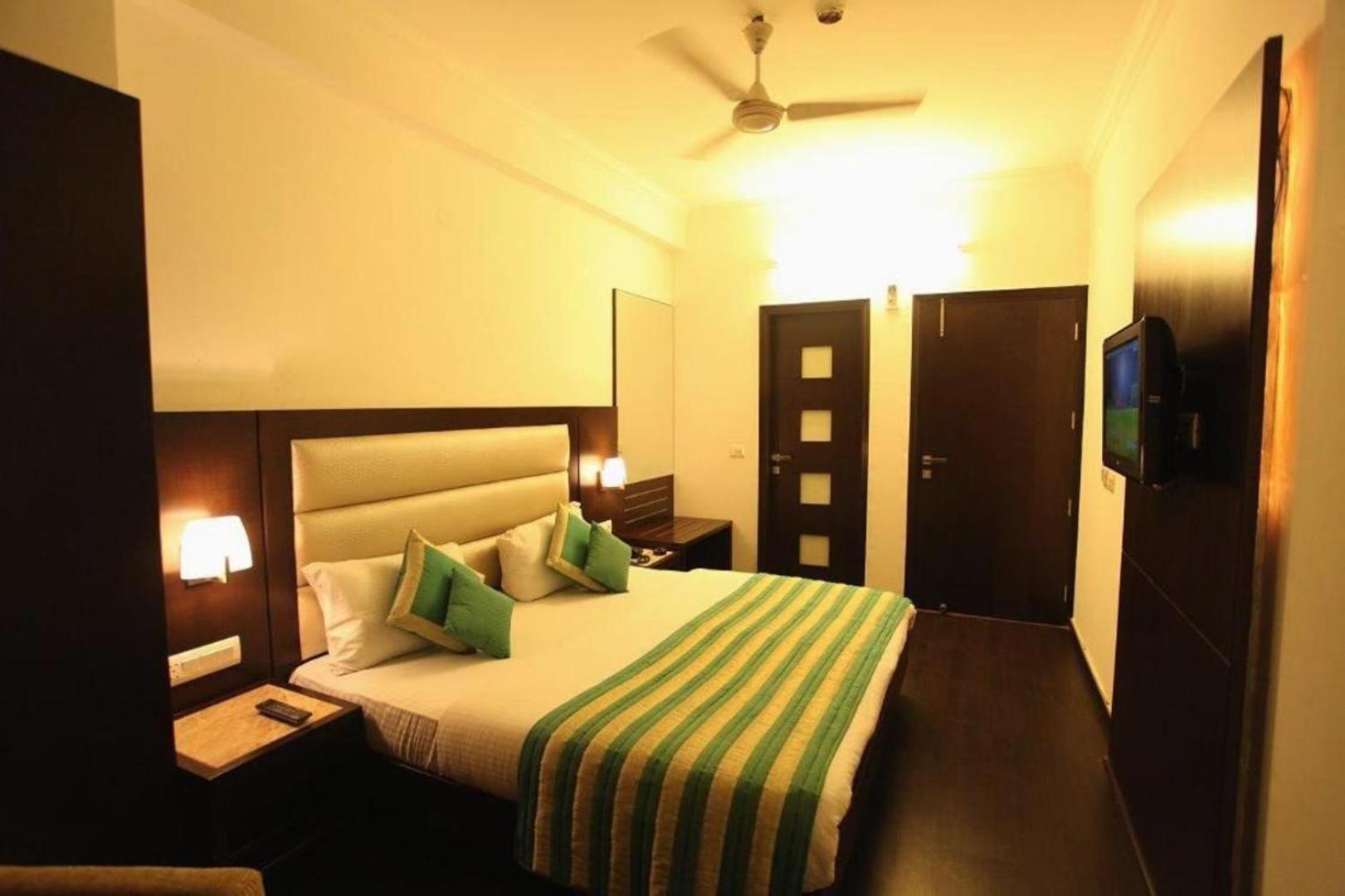 Hotel Chanchal Continental - 02 Mins From New Delhi Railway Station Exteriör bild