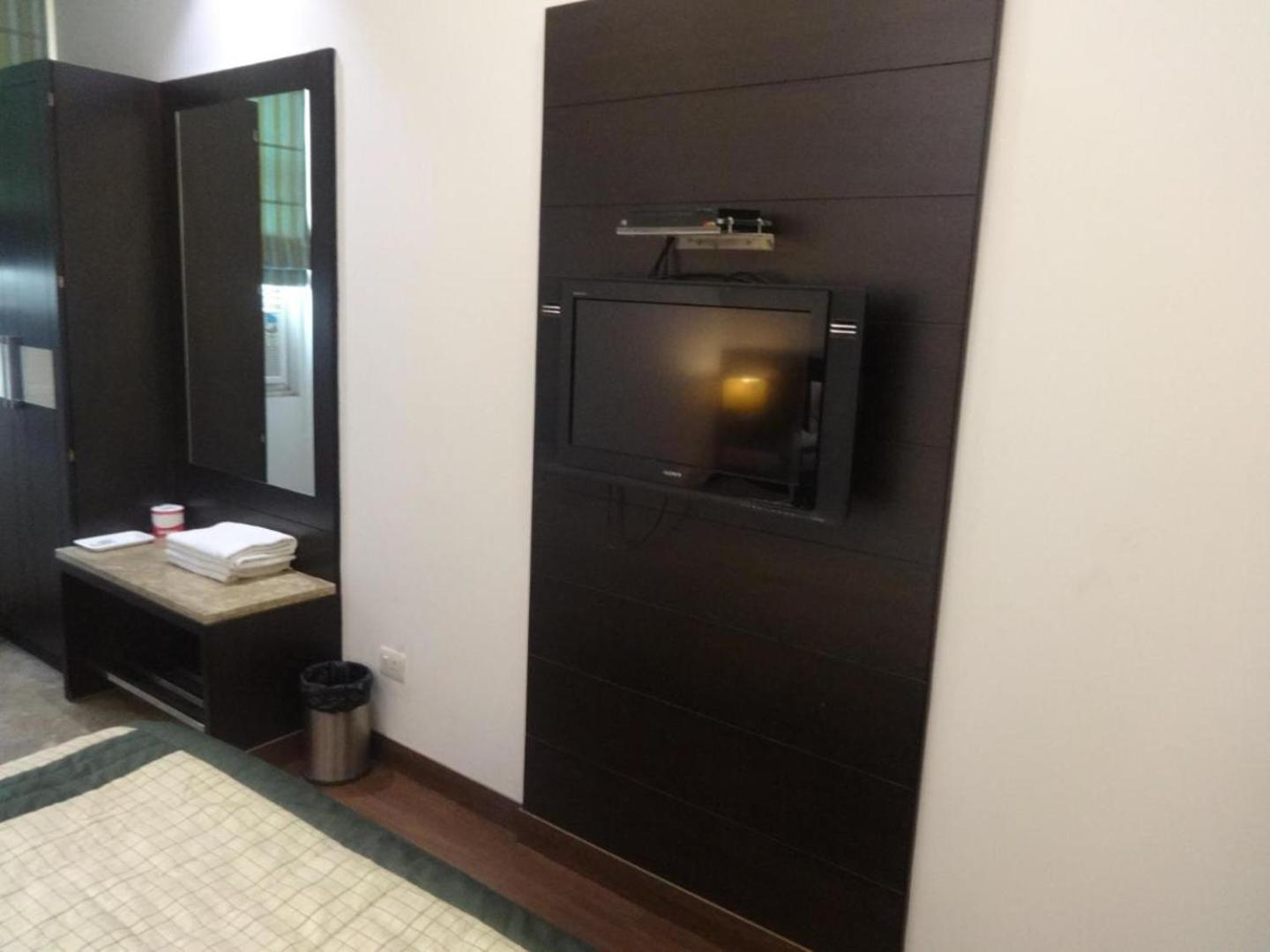 Hotel Chanchal Continental - 02 Mins From New Delhi Railway Station Exteriör bild