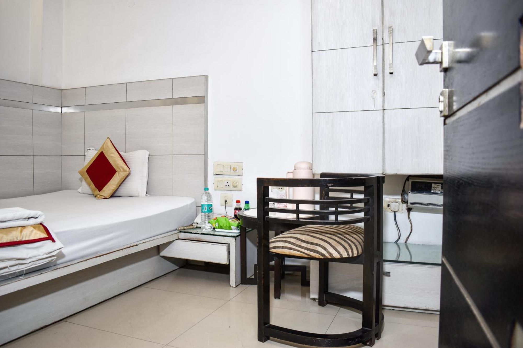 Hotel Chanchal Continental - 02 Mins From New Delhi Railway Station Exteriör bild