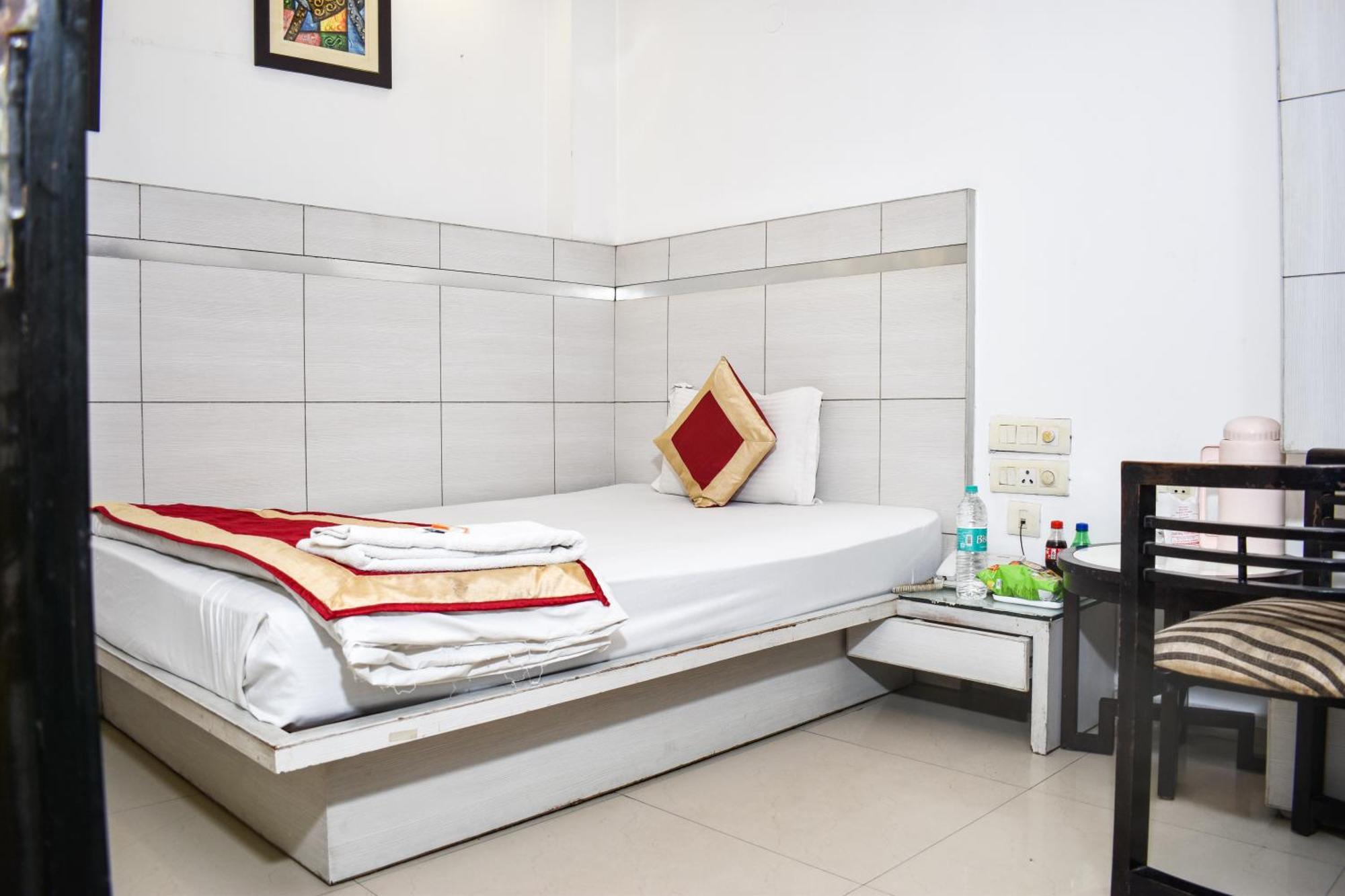 Hotel Chanchal Continental - 02 Mins From New Delhi Railway Station Exteriör bild